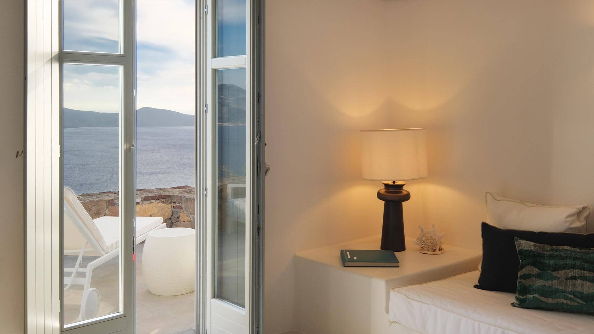 Aphrodite Suite in Milos | Interior with sea view